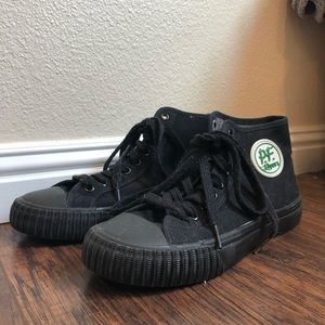 Pf flyers black